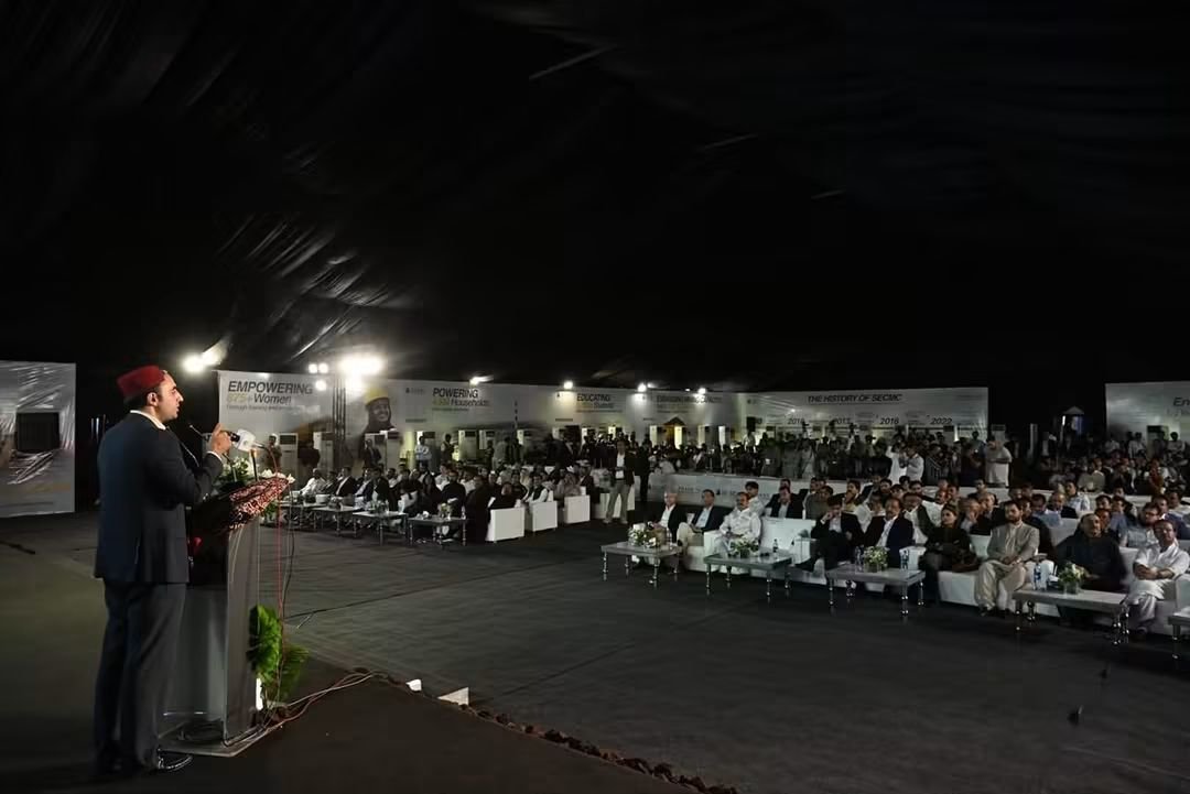 PPPAltaCanada's tweet photo. چیئرمین پیپلز پارٹی بلاول بھٹو زرداری تھر کول بلاک ٹو کے توسیعی منصوبے کی افتتاحی تقریب سے خطاب کررہے ہیں۔
@BBhuttoZardari https://t.co/CrPDy21VHk