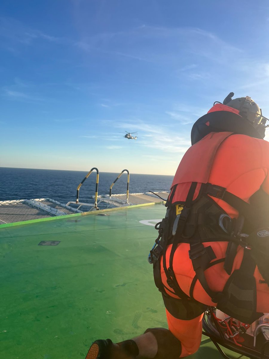 CDAOAofficiel's tweet photo. 🚁 Une semaine bien remplie pour les équipages Caracal du « Pyrénées » !

3️⃣ interventions #SECMAR entre le 22 et le 28 septembre au large de la côte Atlantique.

3️⃣ missions pour porter assistance à des personnes en détresse, avec un volet aérien coordonné 24h/7 par le #CDAOA, en lien avec les acteurs du secours et les bases aériennes de proximité.

🌊 Une séquence qui illustre la réactivité et le savoir-faire des équipages de l’@Armee_de_lair.