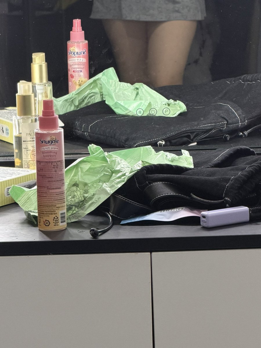 bklxiaofuckme's tweet photo. 少女的房间一直这么乱嘛 https://t.co/CS7bJMHoxv