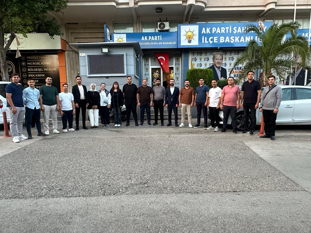 mikramarslan's tweet photo. 📍 Şahinbey İlçe Başkanlığı

Gençliğin enerjisi, gençliğin heyecanı ve aynı hedefe yürüyen güçlü bir ekip! 🇹🇷

Birlikte, omuz omuza, daima daha güçlü yarınlara… 💪🏻❤️

@avyusufibis 
@osmannazlier 
@fatihseyrekk
@avmustafadurmus 
@AKGenclikGM 
@akgencsahinbey https://t.co/Gx7WW8mKTb