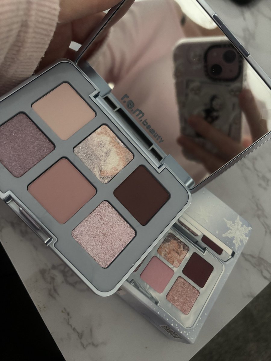 honeymindbee's tweet photo. oh my goodness🥲🤍❄️ 

#rembeauty #arianagrande https://t.co/vTwViJN4BD