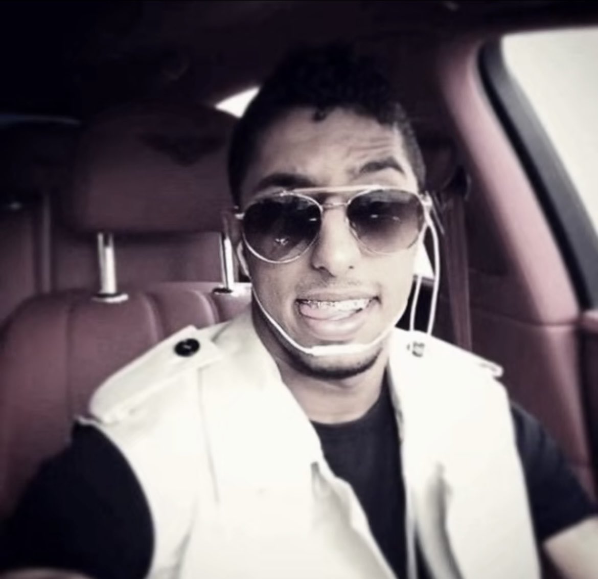 7nivcc's tweet photo. كيف احسني وانا لابسه السماعه بكل صوره https://t.co/VOKdwqzBH2