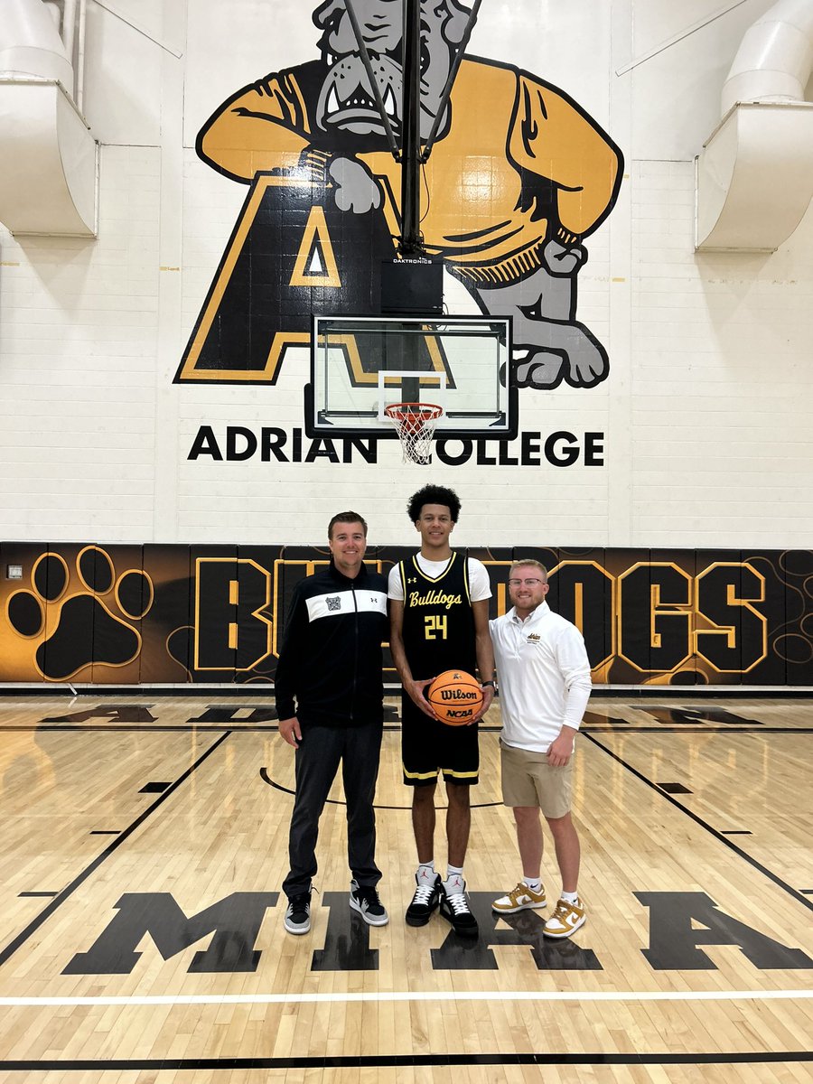 JaylenPerry0's tweet photo. Blessed to receive offer from Adrian @AdrianMBB https://t.co/jkHGLM7cLh