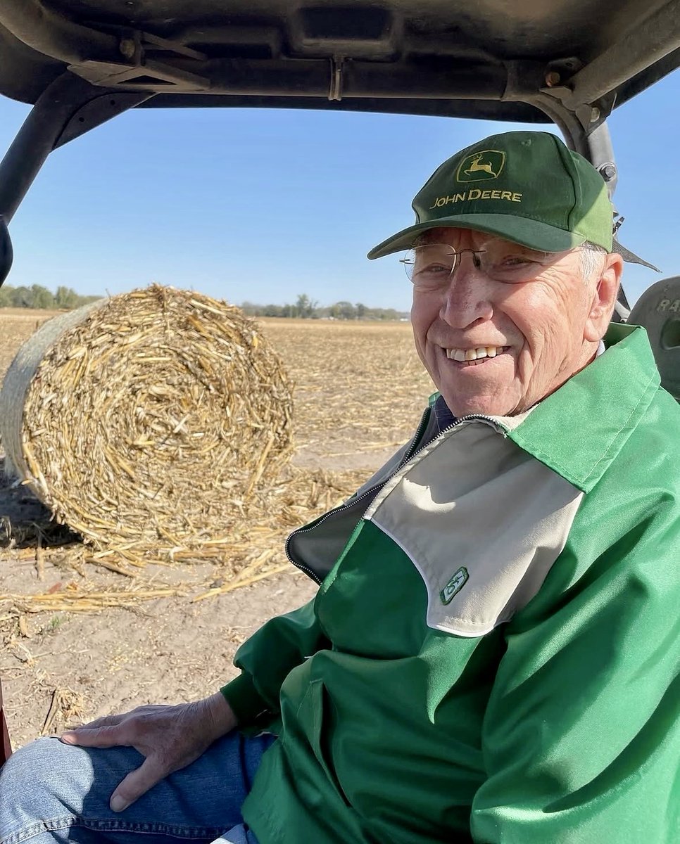 GrassleyPress's tweet photo. As a lifelong family farmer and a member of @SenateAgGOP, Sen. @ChuckGrassley proudly supports 4-H and its mission of empowering Iowa youth to learn, lead and grow. 🍀 

GO GREEN! #National4HWeek https://t.co/XDTefa9Fo4