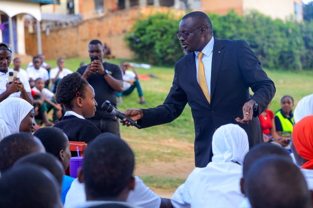 Kachainamedia's tweet photo. Represented @reachahand at Gracious Secondary, Mbarara today as a peer educator &amp; edutainment mentor.
Real change starts when youth have safe spaces to ask, challenge myths &amp; have honest conversations about their futures” Muhereza Valentine @Kachainamedia #BeBetter https://t.co/5beZn5LjzM