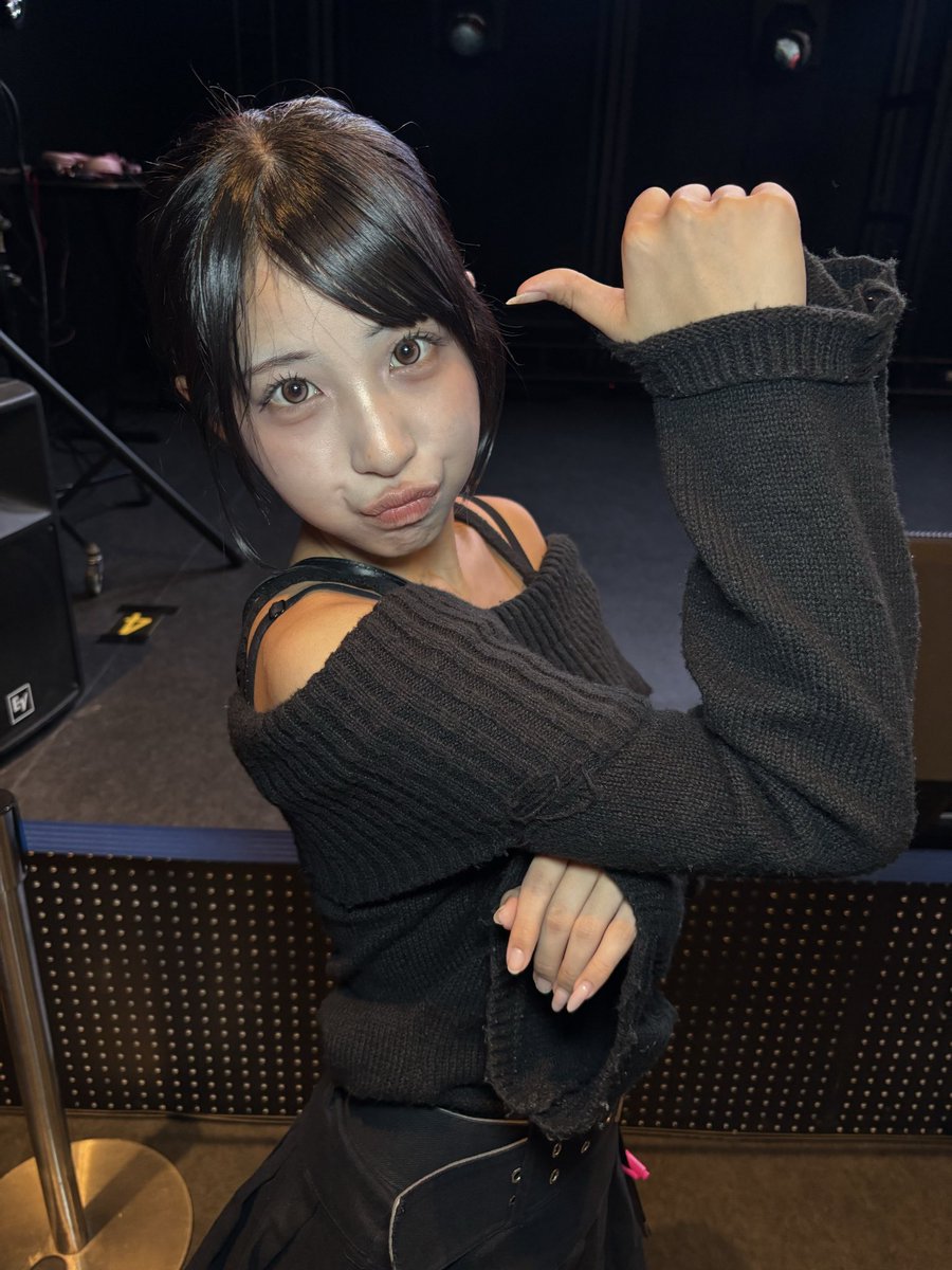 tetuu28gg's tweet photo. 眠いのに寝れないのでAINO生誕祭で撮った写真たちを!
いつかネオラ4人のソロゲットしないとなーと思いつつこうなっちまう私!次は4人とLiSAさん
体力ないから特典会の貴重な時間、あたまの回転止まってます!ネオラポーズ難しい
#NEONLINE
#まじちゅぼならなくちゃ
#相思相AINO
#もちもちモモちゃん https://t.co/z3VNDMc6fh