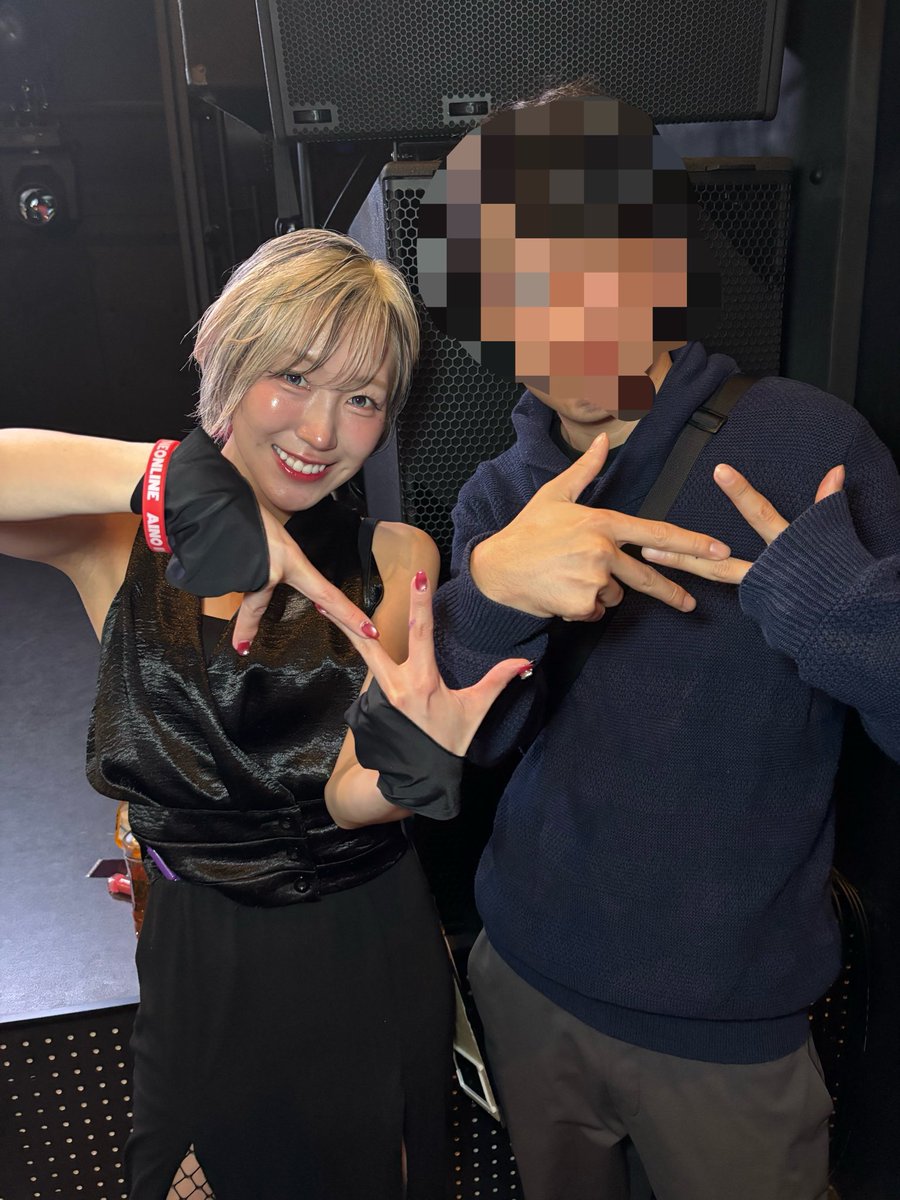 tetuu28gg's tweet photo. 眠いのに寝れないのでAINO生誕祭で撮った写真たちを!
いつかネオラ4人のソロゲットしないとなーと思いつつこうなっちまう私!次は4人とLiSAさん
体力ないから特典会の貴重な時間、あたまの回転止まってます!ネオラポーズ難しい
#NEONLINE
#まじちゅぼならなくちゃ
#相思相AINO
#もちもちモモちゃん https://t.co/z3VNDMc6fh