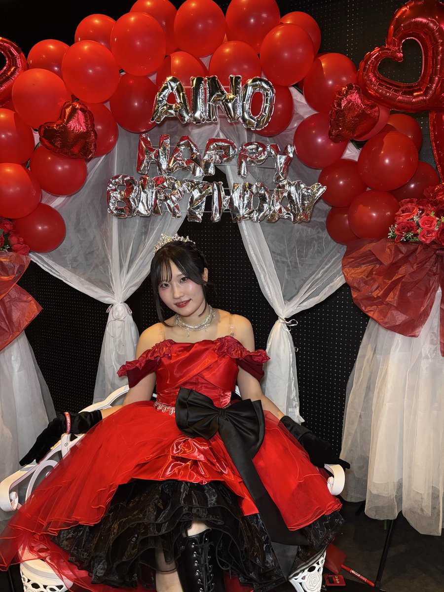 tetuu28gg's tweet photo. 眠いのに寝れないのでAINO生誕祭で撮った写真たちを!
いつかネオラ4人のソロゲットしないとなーと思いつつこうなっちまう私!次は4人とLiSAさん
体力ないから特典会の貴重な時間、あたまの回転止まってます!ネオラポーズ難しい
#NEONLINE
#まじちゅぼならなくちゃ
#相思相AINO
#もちもちモモちゃん https://t.co/z3VNDMc6fh