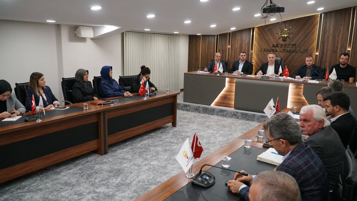 AKPartiSakarya's tweet photo. AK Parti Sakarya İl Yönetim Kurulu Toplantısı, İl Başkanımız Sayın Yunus Tever başkanlığında gerçekleşti.
 
#ÇeyrekAsırlıkDestan https://t.co/uW1Rmai0tr