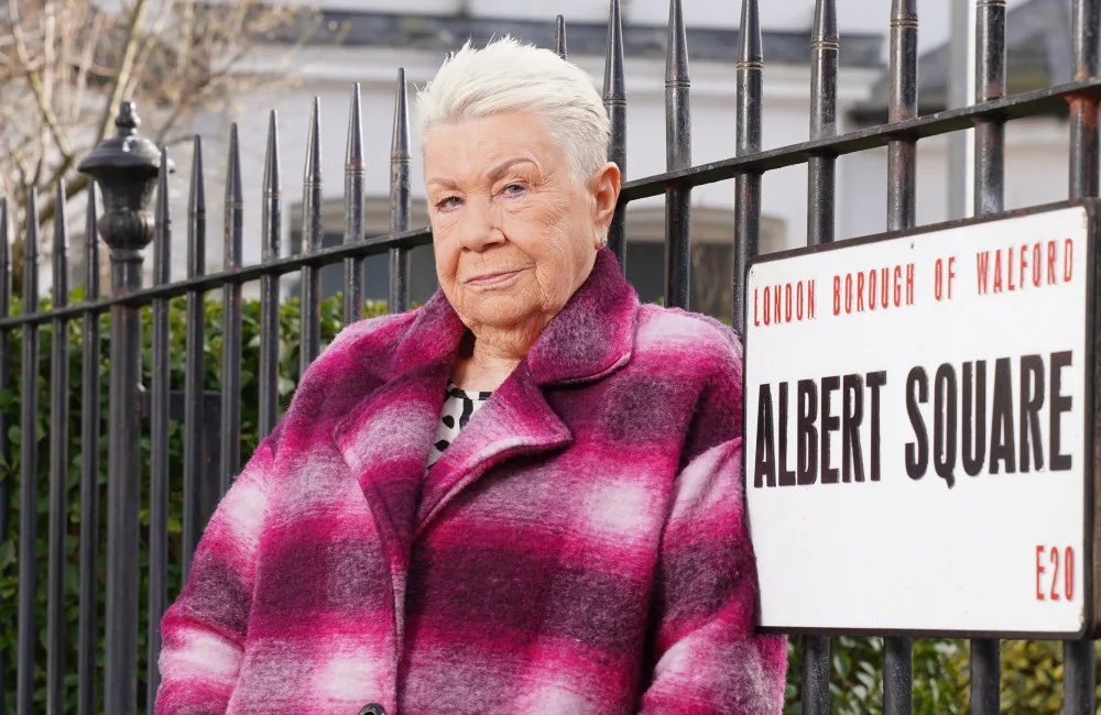 SquareGossip_'s tweet photo. His sister Laila Morse.. #EastEnders ☕️ https://t.co/2T4XwhfSZ9