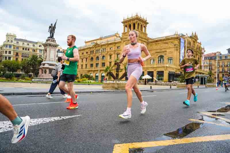 LauraStillSlay's tweet photo. Absolute goals! Amber Heard just finishing the San Sebastián Half Marathon in Spain in 1:39:54 at age 40, out of 5,200 participants, is next-level fitness. So impressive. 🔥 https://t.co/2nMxai8iIq