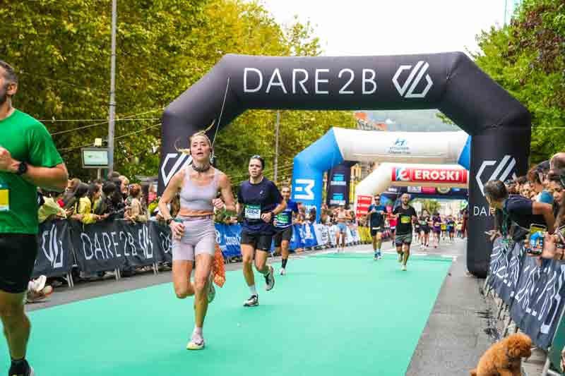 LauraStillSlay's tweet photo. Absolute goals! Amber Heard just finishing the San Sebastián Half Marathon in Spain in 1:39:54 at age 40, out of 5,200 participants, is next-level fitness. So impressive. 🔥 https://t.co/2nMxai8iIq