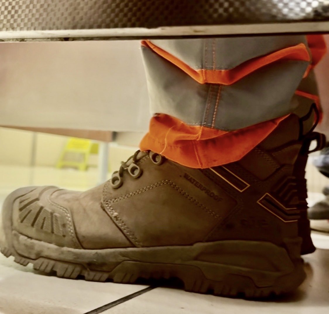 ScaffHunter's tweet photo. π₯Ύπ #understall #spy #understallspy #toilet #public #publicspy #publictoilet #motorwayservices #tradie #tradiespy #HiVis #HiViz #wank #understallwank #boots #workboots #tradieboots #Caterpillarboots #Dewaltboots #bootfetish #bootworship #bootpig π½ https://t.co/UV5k1CZKIU