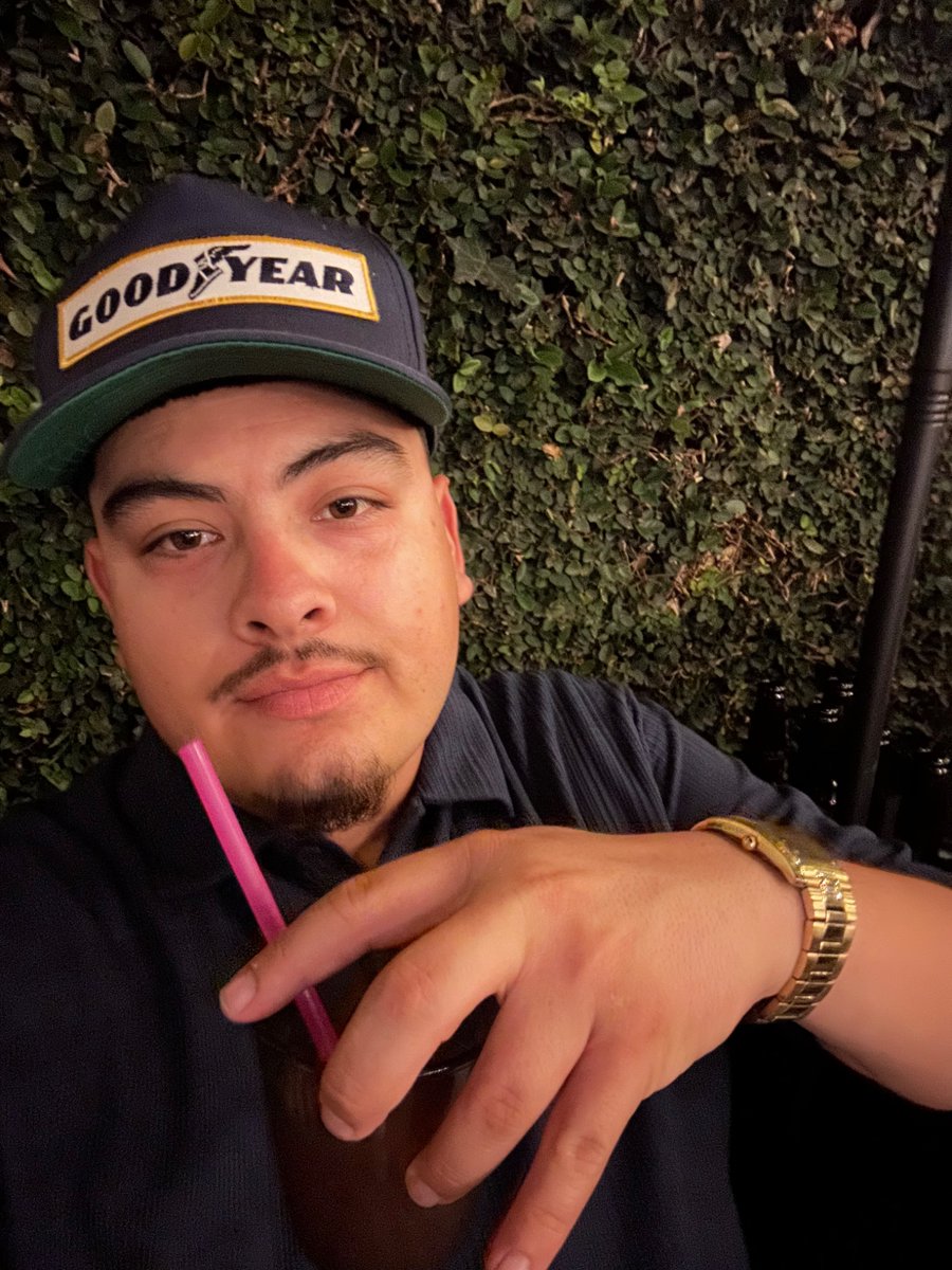 JonDoe_DeuceOne's tweet photo. Pink straw means strictly business 💨 https://t.co/Fn3fUq8dU1