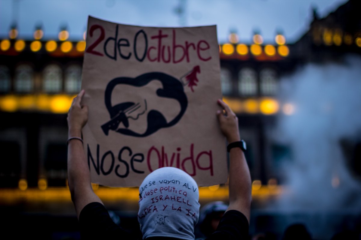 BrigadaAltaVoz's tweet photo. 58 años después, la indignación vuelve a caminar.

Como en 1968, como tantas veces después, una generación vuelve a levantar la voz frente a un país que todavía tiene demasiadas preguntas sin respuesta y demasiadas heridas 

#2DeOctubreNoSeOlvida #Tlatelolco #2deOctubre https://t.co/4eaJHom9qj