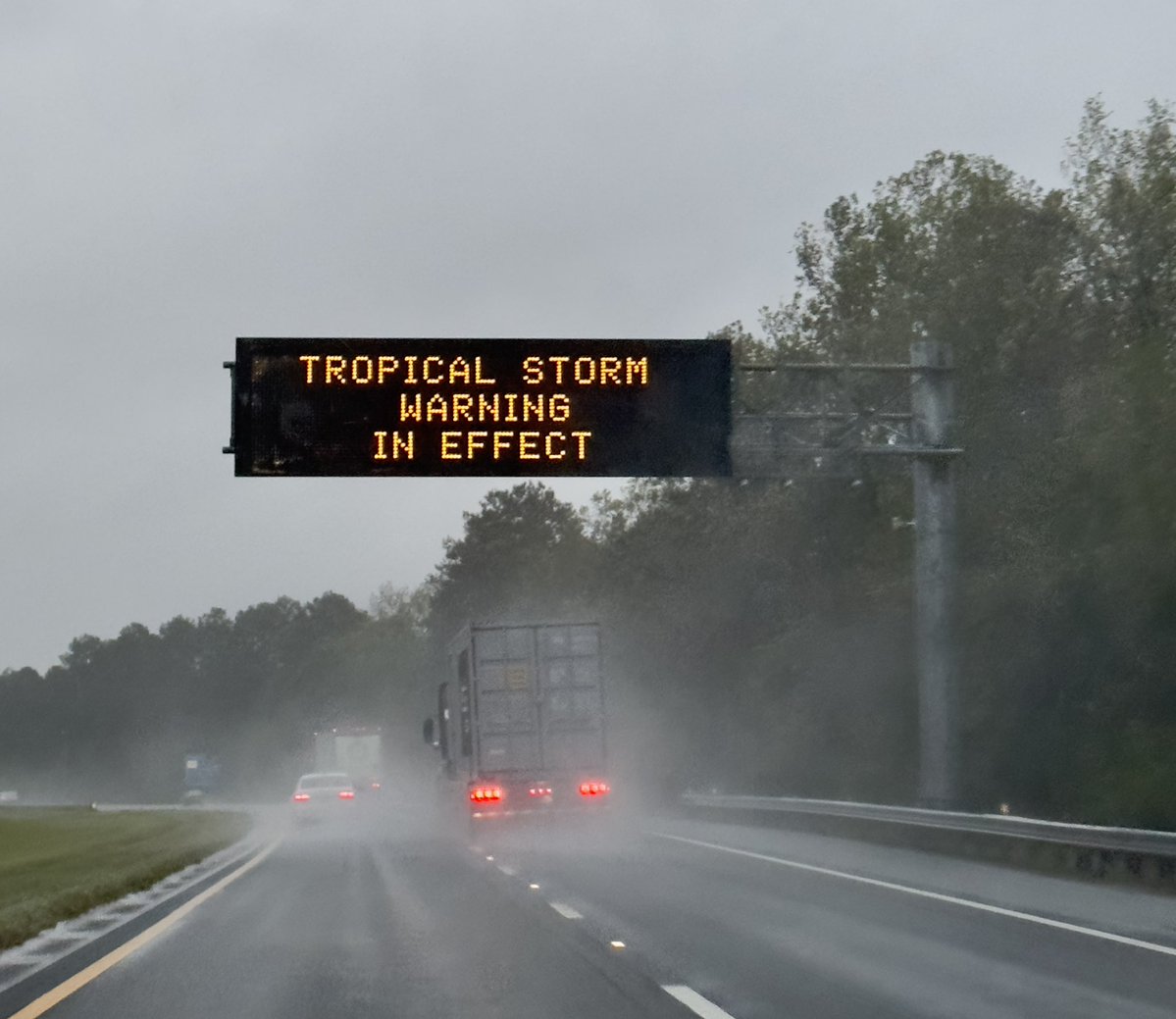 StephenDCrowder's tweet photo. Travel day possibilities ☀️ ⛅️ 🌧️ ⛈️ 🌀 
We have done it before!! 🤣
#GoGators 🐊🏈🔶🔷
#RoadToGainesville
#BeatSouthCarolina 
#InAllKindsOfWeather https://t.co/ZvwU1lJTdV