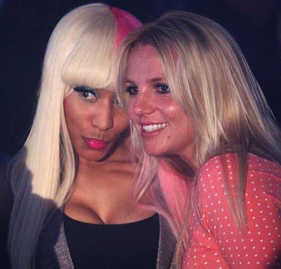 NICKIMINAJ_COL's tweet photo. 💝In 2022, THE QUEEN @NICKIMINAJ sent @britneyspears a message of encouragement after she questioned her dancing skills:

“Not the best dancer?
BRITNEY! PUT YOUR CROWN BACK ON &amp;
LEAVE IT THERE BABY!!! you ARE the best dancer!!!
Settled that, what's next?😍😝
BIG SAG ENERGY🌺🌸🌺” https://t.co/RtA4YM1gj9