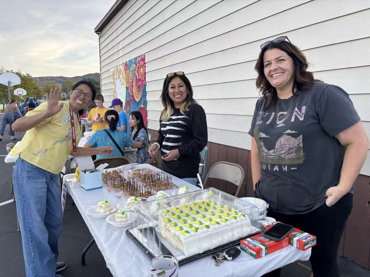jordandistrict's tweet photo. Foothills Elementary School hosted hundreds of families for a Mid-Autumn Festival & Stargazing Night! ๐โจ The event featured student cultural performances, hands-on projects, and telescope viewing with the Salt Lake Astronomical Society. Huge thanks to all who joined! ๐ญ๐ฅฎ#uted https://t.co/zHmUcbre4i
