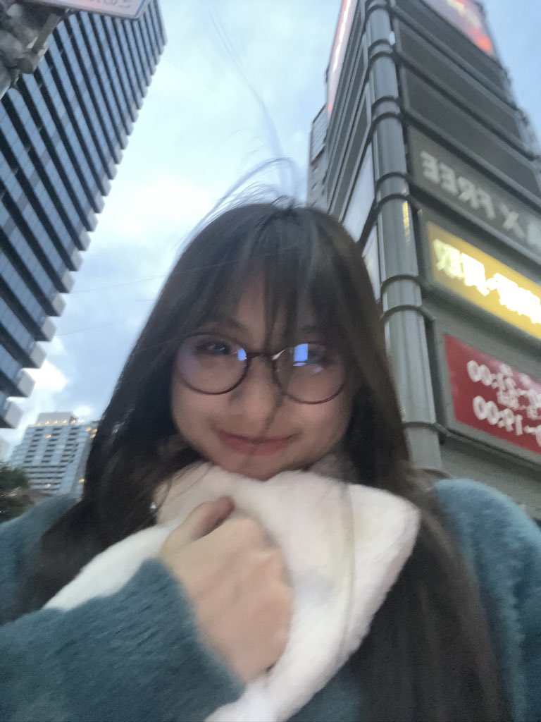 Michie_JKT48's tweet photo. happy birthday percin n happy birthday to my beautiful bangs that i loathe n have a complex love hate relationship with https://t.co/7Ry32pj84n