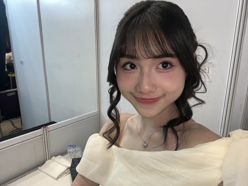 Michie_JKT48's tweet photo. happy birthday percin n happy birthday to my beautiful bangs that i loathe n have a complex love hate relationship with https://t.co/7Ry32pj84n