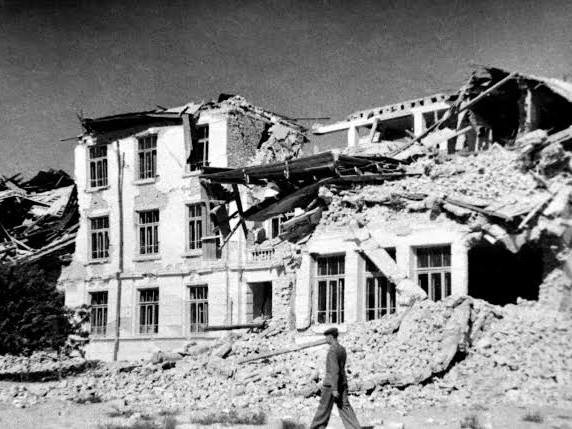asyacina's tweet photo. 1948 Aşkabat depremi, 1948  5 Ekim'i 6 Ekim'e bağlayan gece saat 01.12'de gerçekleşen 7.3 büyüklüğünde, Türkmenistan tarihinin en büyük felaketidir.
Sovyet dönemindeki sansür nedeniyle tam rakamlar uzun süre gizlense de, tahminlere göre 10.000 ila 160.000 kişi hayatını kaybetti. https://t.co/oy1OTukjjs