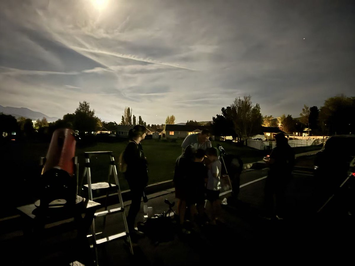 jordandistrict's tweet photo. Foothills Elementary School hosted hundreds of families for a Mid-Autumn Festival & Stargazing Night! ๐โจ The event featured student cultural performances, hands-on projects, and telescope viewing with the Salt Lake Astronomical Society. Huge thanks to all who joined! ๐ญ๐ฅฎ#uted https://t.co/zHmUcbre4i