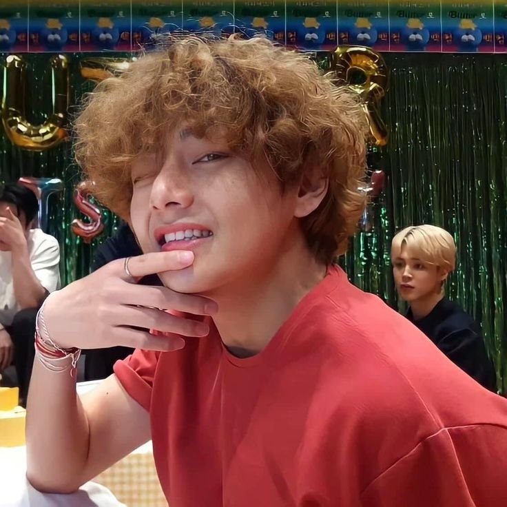 gfcmingukie's tweet photo. eu, o tae e os nossos cachinhos passando na sua tml ✨️✨️

#ARSD #ARMYSelcaDay https://t.co/OLwszBfufX