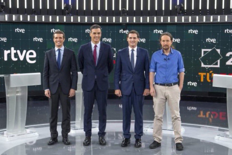BrioEnfurecida's tweet photo. Esto fue el peak de la política de este país. https://t.co/VVqeiQzWtL