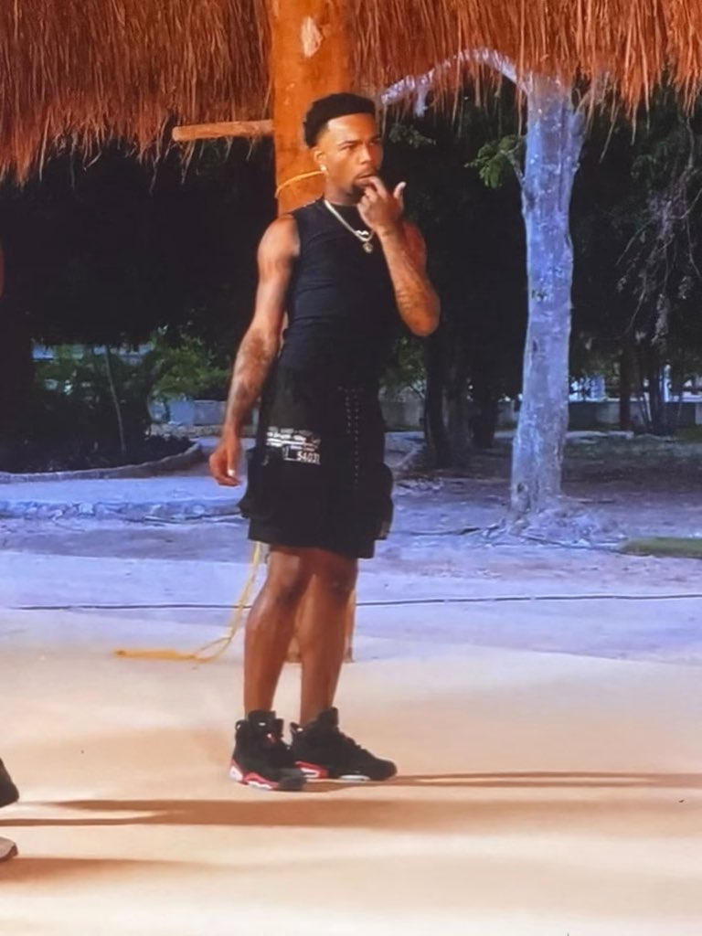 juliethardt's tweet photo. When Dully seen Krown he thought he saw a snack! 😂😂 https://t.co/YOxONJMPIa