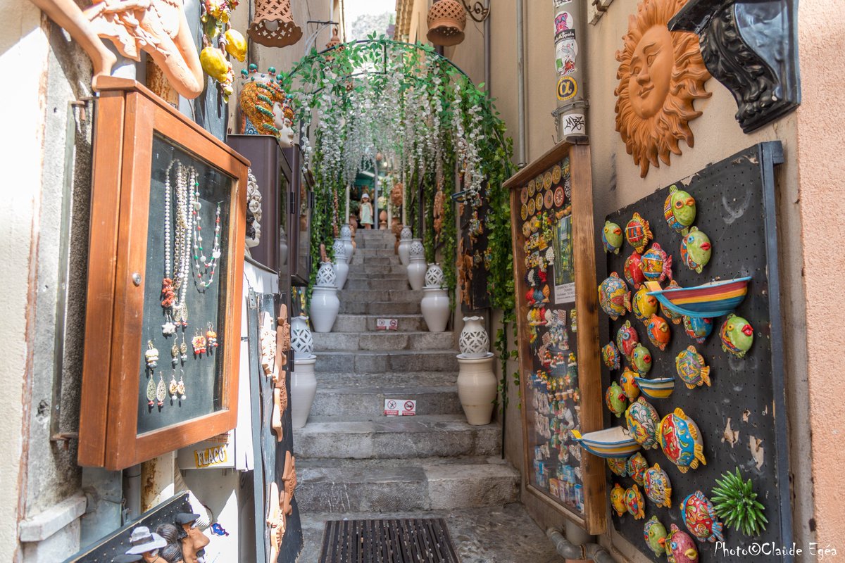 bloomdolly697's tweet photo. Taormina Sicile https://t.co/B9s5QLJXel