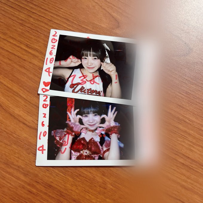 Two Polaroid photos dated "20261014" show a girl posing, with the right side of the image blurred out.