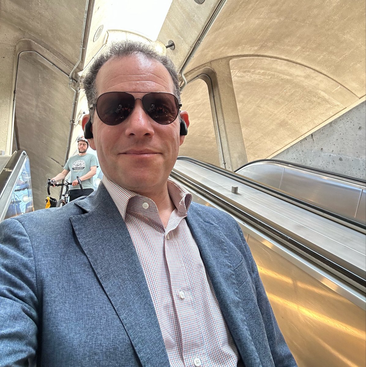EvanMGlass's tweet photo. Metro makes that meeting in DC a breeze. 

No traffic. No parking. No road rage. 

Just me, my headphones and some podcast time. 

#WeekWithoutDriving @wmata https://t.co/ZXNYpKTtlE
