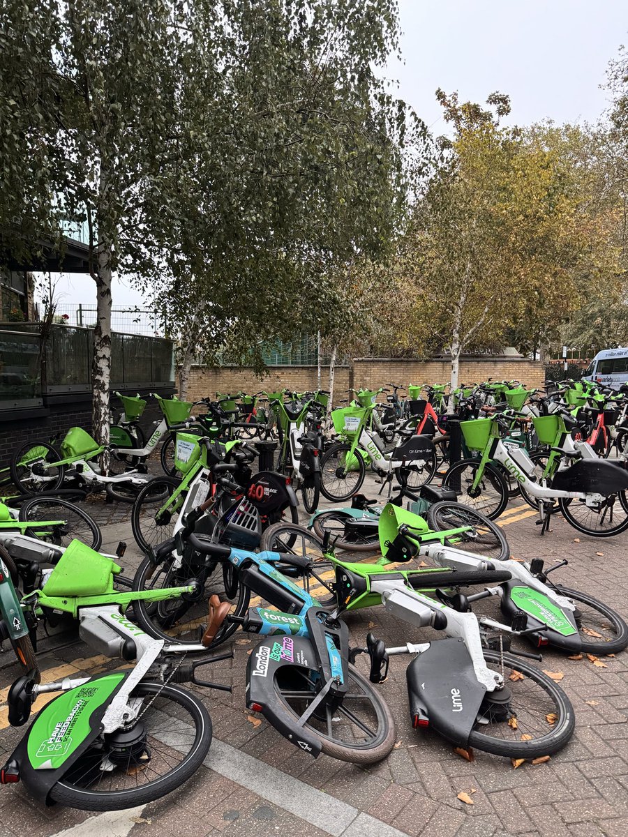 SoozeProctor's tweet photo. @limebike @forestbike_uk and 
@voitechnology  you might want to come and collect your bikes please. London E14 https://t.co/r0Pwp8adj7