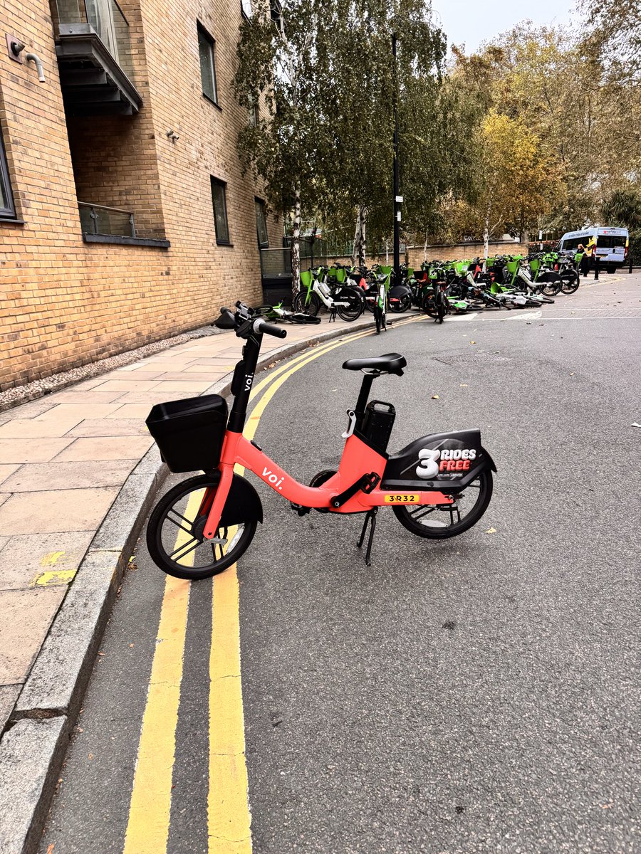 SoozeProctor's tweet photo. @limebike @forestbike_uk and 
@voitechnology  you might want to come and collect your bikes please. London E14 https://t.co/r0Pwp8adj7