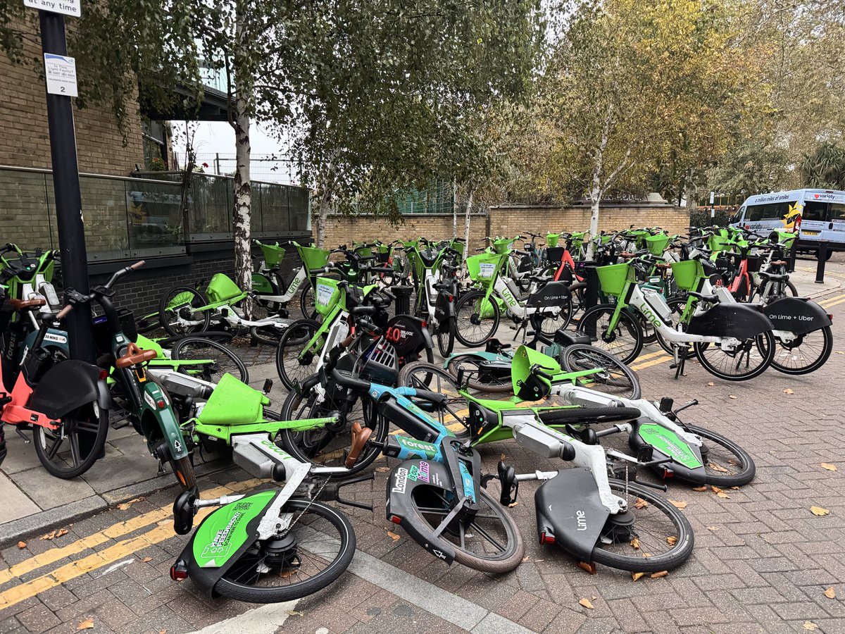 SoozeProctor's tweet photo. @limebike @forestbike_uk and 
@voitechnology  you might want to come and collect your bikes please. London E14 https://t.co/r0Pwp8adj7