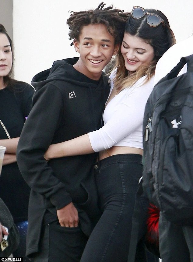 tee_hiii's tweet photo. Interviewer: Your first love, Kylie Jenner what was the reason you two broke up?

Jaden Smith: That’s something personal. I can’t talk about it here.

Interviewer: Come on, just give us a hint.

Jaden Smith: Let’s just say she wanted a lot more than I could give at the time. Kylie had a very high s*x drive, and I wasn’t exactly keeping up. I was basically a two-minutë man, and eventually she got tired of making excuses for me.