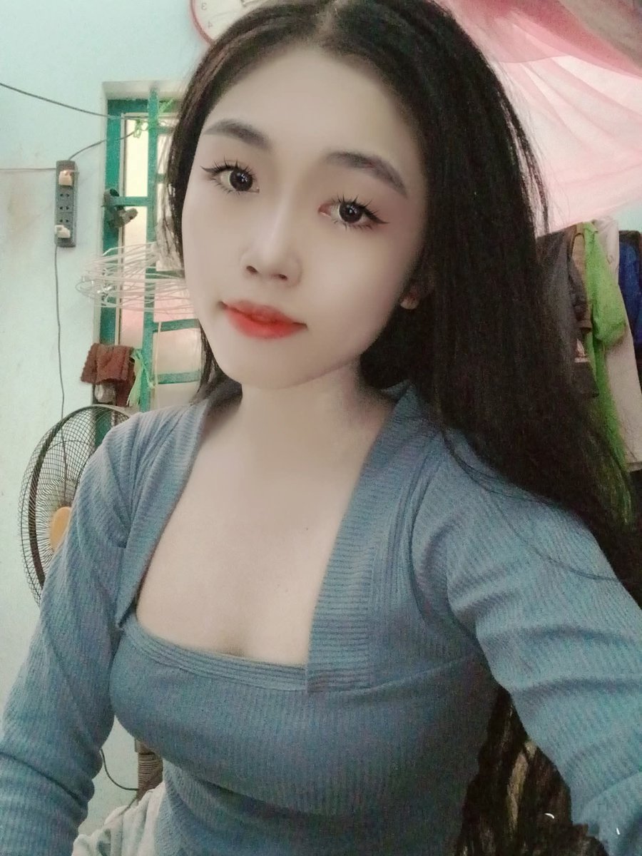 ysxwzz0's tweet photo. Em mới 19tủi thôi chưa biết nhiều về làm tình , anh dạy em thêm được hông dạ https://t.co/kD1cKhzNf6