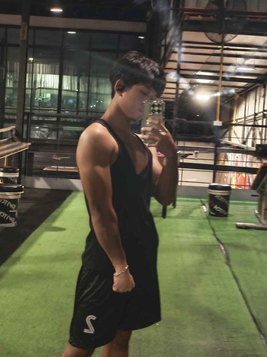 2Khunakon's tweet photo. เล่นนิดหน่อยย #โคราช #โคราชในเมือง https://t.co/bIeZ7J6CJs