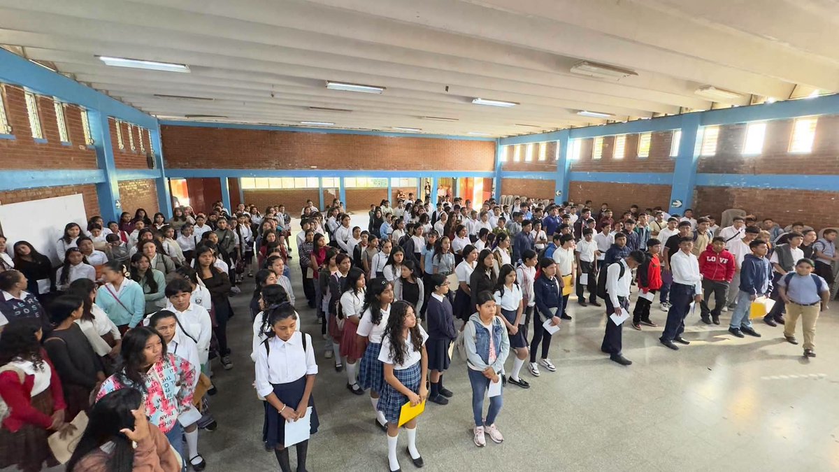 Armandoroldan's tweet photo. Cientos de Jovencitos buscan ingresar al Instituto Experimental de Jutiapa las pruebas de admisión ya iniciaron https://t.co/a0ovGOtzZQ