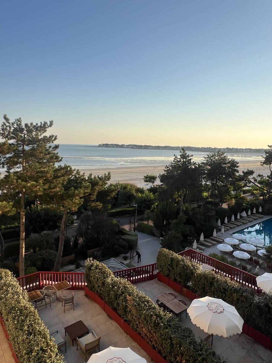 Manulecomptable's tweet photo. La vue de ma chambre d’hôtel pour mon séminaire à La Baule est plutôt pas mal 😍 https://t.co/QkiZuhZobj