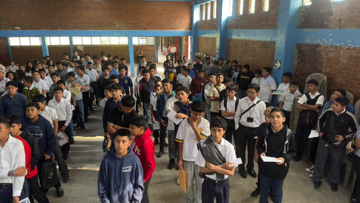 Armandoroldan's tweet photo. Cientos de Jovencitos buscan ingresar al Instituto Experimental de Jutiapa las pruebas de admisión ya iniciaron https://t.co/a0ovGOtzZQ