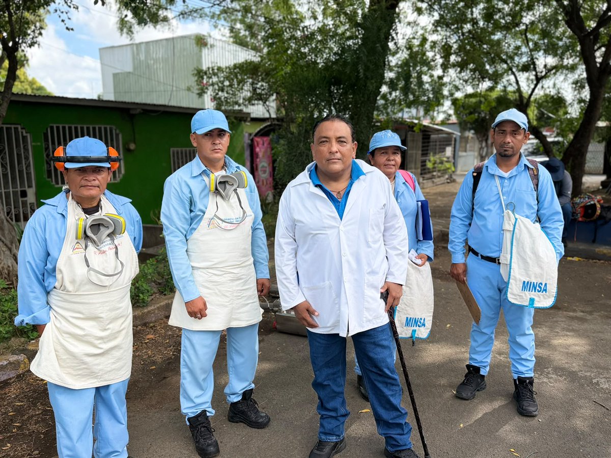 Canal4Ni's tweet photo. 🦟🚫 El MINSA intensificó las acciones de prevención en el sector oriental del barrio Villa Venezuela, Managua 🏘️🇳🇮, atendiendo alrededor de 150 viviendas mediante jornadas de fumigación y aplicación de larvicida 💨🧪. #noticias #nicaragua #canal4
Más información 🌐👉🏼 https://t.co/KXPNXvYe25