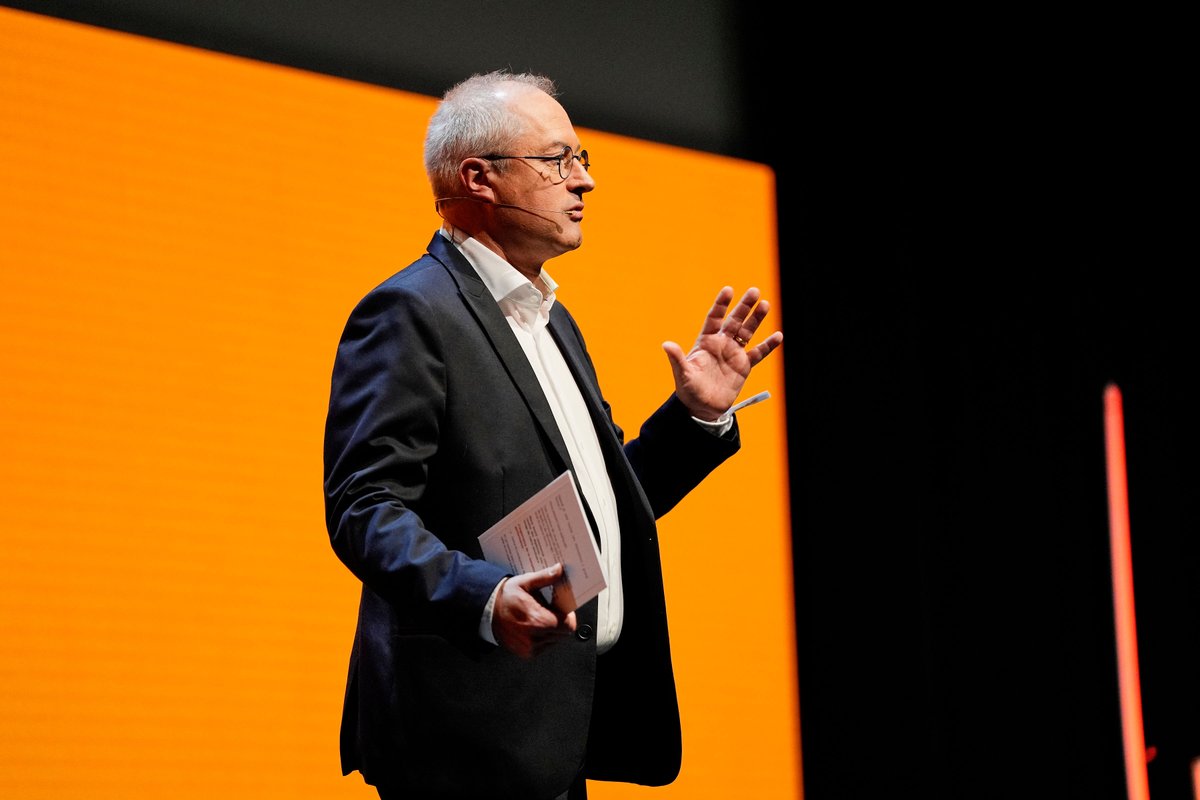 OrangeStoreOff tweet picture