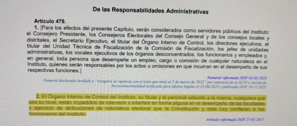 DaniaRavel's tweet photo. Hoy es un buen día para recordar que el @TEPJF_informa resolvió a mi favor el juicio para dirimir los conflictos o diferencias laborales de las personas servidoras del @INEMexico que interpuse en contra de éste. ⚖️

📃 La sentencia dice cosas interesantes, entre ellas:

1️⃣La sola apertura de un procedimiento de responsabilidad administrativa en contra de alguna persona consejera electoral  𝒏𝒐 𝒑𝒖𝒆𝒅𝒆 𝒕𝒆𝒏𝒆𝒓 𝒖𝒏𝒂 𝒄𝒐𝒏𝒔𝒆𝒄𝒖𝒆𝒏𝒄𝒊𝒂 𝒆𝒄𝒐𝒏ó𝒎𝒊𝒄𝒂 𝒅𝒆𝒔𝒇𝒂𝒗𝒐𝒓𝒂𝒃𝒍𝒆 porque se convertiría en un mecanismo indirecto de incidencia sobre la independencia de quienes integran su Consejo General.

2️⃣ También alude al artículo 478, numeral 2, de la LGIPE y recuerda que ese precepto constituye una limitación expresa a las atribuciones del Órgano Interno de Control , de modo que un procedimiento que verse sobre ese tipo de decisiones 𝒏𝒐 𝒑𝒖𝒆𝒅𝒆 𝒔𝒆𝒓𝒗𝒊𝒓, 𝒂 𝒔𝒖 𝒗𝒆𝒛, 𝒄𝒐𝒎𝒐 𝒑𝒓𝒆𝒔𝒖𝒑𝒖𝒆𝒔𝒕𝒐 𝒑𝒂𝒓𝒂 𝒓𝒆𝒔𝒕𝒓𝒊𝒏𝒈𝒊𝒓 𝒆𝒍 𝒅𝒆𝒓𝒆𝒄𝒉𝒐 𝒂 𝒓𝒆𝒄𝒊𝒃𝒊𝒓 𝒄𝒐𝒎𝒑𝒆𝒏𝒔𝒂𝒄𝒊ó𝒏, 𝒑𝒖𝒆𝒔 𝒔𝒆 𝒑𝒓𝒐𝒅𝒖𝒄𝒊𝒓í𝒂 𝒑𝒐𝒓 𝒖𝒏𝒂 𝒗í𝒂 𝒊𝒏𝒅𝒊𝒓𝒆𝒄𝒕𝒂 𝒆𝒍 𝒆𝒇𝒆𝒄𝒕𝒐 𝒅𝒆 𝒊𝒏𝒕𝒆𝒓𝒇𝒆𝒓𝒆𝒏𝒄𝒊𝒂 𝒒𝒖𝒆 𝒍𝒂 𝒍𝒆𝒈𝒊𝒔𝒍𝒂𝒄𝒊ó𝒏 𝒆𝒍𝒆𝒄𝒕𝒐𝒓𝒂𝒍 𝒑𝒓𝒐𝒉í𝒃𝒆 𝒆𝒙𝒑𝒓𝒆𝒔𝒂𝒎𝒆𝒏𝒕𝒆.

Vale la pena recordar esta sentencia porque sigue abierto un procedimiento de responsabilidad en contra de personas que fuimos consejeras electorales, por cómo votamos en una sesión pública del INE celebrada el 17 de diciembre de 2021.

Como he dicho, 𝐥𝐚 𝐩𝐫𝐞𝐬𝐞𝐧𝐭𝐚𝐜𝐢ó𝐧 𝐝𝐞 𝐮𝐧𝐚 𝐪𝐮𝐞𝐣𝐚 𝐚𝐝𝐦𝐢𝐧𝐢𝐬𝐭𝐫𝐚𝐭𝐢𝐯𝐚 𝐞𝐧 𝐜𝐨𝐧𝐭𝐫𝐚 𝐝𝐞 consejerías electorales 𝐩𝐨𝐫 𝐞𝐥 𝐞𝐣𝐞𝐫𝐜𝐢𝐜𝐢𝐨 𝐝𝐞 𝐬𝐮 𝐯𝐨𝐭𝐨 𝐞𝐧 𝐂𝐨𝐧𝐬𝐞𝐣𝐨 𝐆𝐞𝐧𝐞𝐫𝐚𝐥 𝐭𝐢𝐞𝐧𝐞 𝐜𝐨𝐦𝐨 𝐟𝐢𝐧𝐚𝐥𝐢𝐝𝐚𝐝 𝐞𝐣𝐞𝐫𝐜𝐞𝐫 𝐩𝐫𝐞𝐬𝐢ó𝐧 𝐜𝐨𝐧 𝐞𝐥 𝐨𝐛𝐣𝐞𝐭𝐨 𝐝𝐞 𝐦𝐞𝐫𝐦𝐚𝐫 𝐥𝐚 𝐢𝐧𝐝𝐞𝐩𝐞𝐧𝐝𝐞𝐧𝐜𝐢𝐚 𝐜𝐨𝐧 𝐥𝐚 𝐪𝐮𝐞 𝐥𝐚𝐬 𝐩𝐞𝐫𝐬𝐨𝐧𝐚𝐬 𝐬𝐞𝐫𝐯𝐢𝐝𝐨𝐫𝐚𝐬 𝐩ú𝐛𝐥𝐢𝐜𝐚𝐬 𝐩𝐮𝐞𝐝𝐞𝐧 𝐲 𝐝𝐞𝐛𝐞𝐧 𝐚𝐝𝐨𝐩𝐭𝐚𝐫 𝐝𝐞𝐜𝐢𝐬𝐢𝐨𝐧𝐞𝐬 𝐢𝐧𝐬𝐭𝐢𝐭𝐮𝐜𝐢𝐨𝐧𝐚𝐥𝐞𝐬. ⚖️