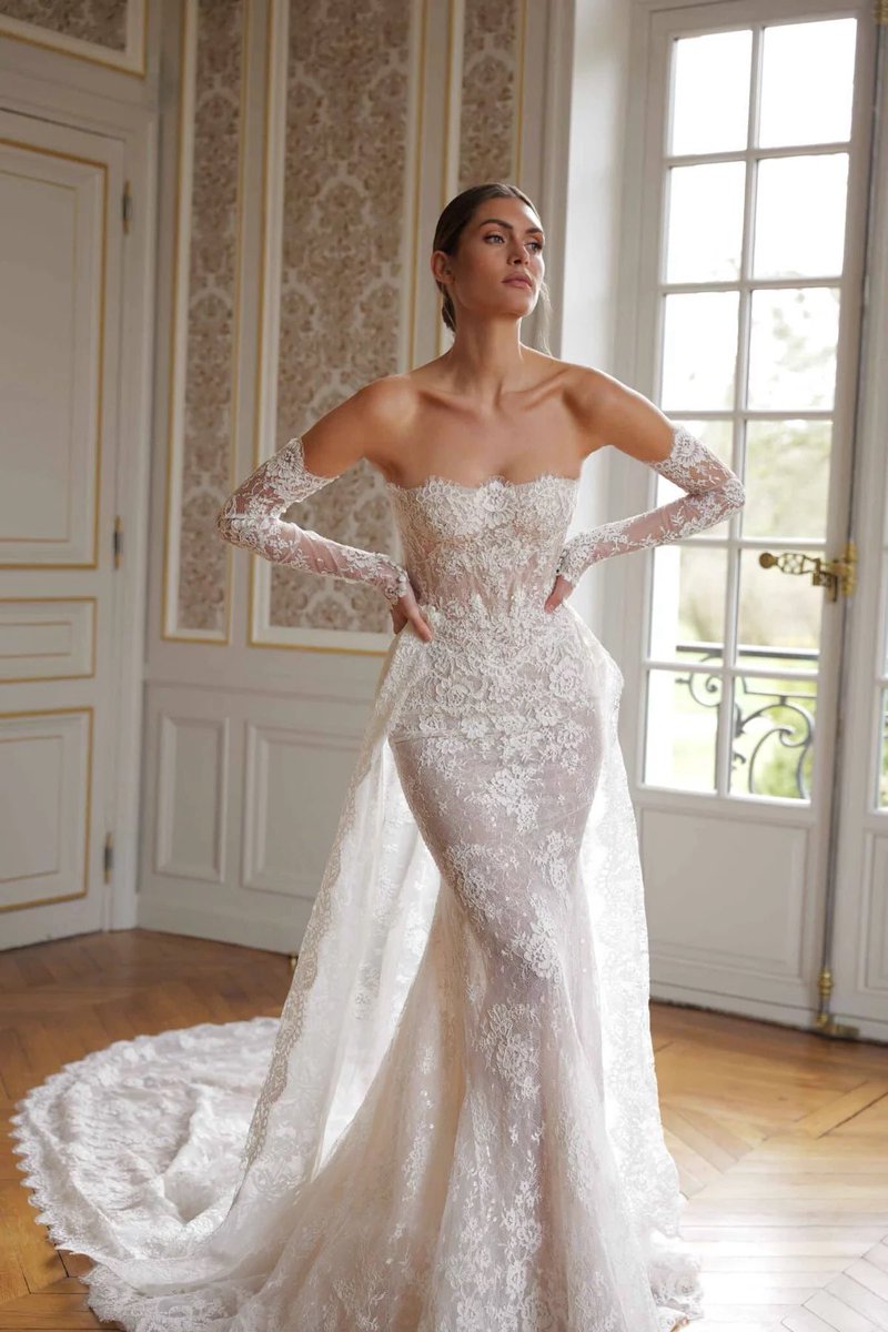 Diorgirlx's tweet photo. dreamy wedding dress https://t.co/iHhPSHQ0ac