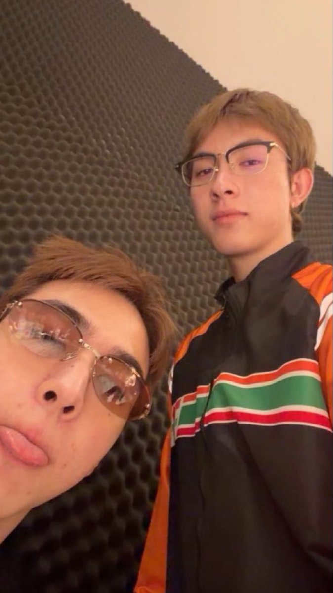 Trouhuuv's tweet photo. พี่รีนายแน่มาก https://t.co/AVRu51Whn1
