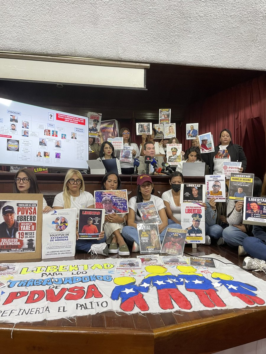 unionycambio_ve's tweet photo. Hoy elevamos la voz por los miles de presos políticos que aún quedan. 

En palabras de @francolustay y nuestro diputado @TomasGuanipa 

¡Que sean TODOS! 

Enlace rueda de prensa: https://t.co/3dMWPHKl4Y https://t.co/oZ4XO26T6v