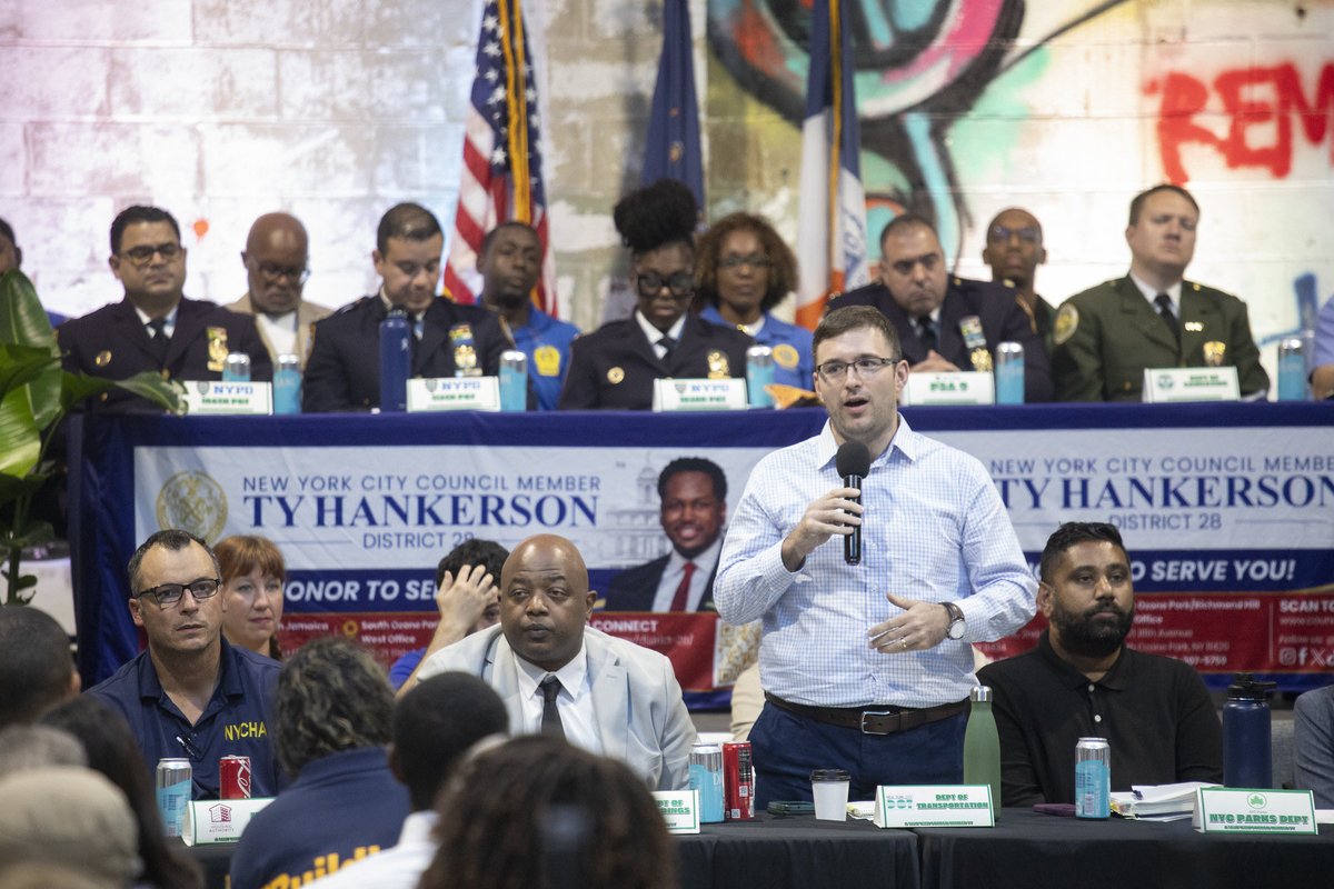 cmtyhankerson's tweet photo. My goal on Friday night was to leave no question from my community unanswered, and we accomplished that.
Our community conversation consisted of questions, answers, community understanding, and helpful feedback.
#yourneighborhoodcouncilman #district28 #communityconversation https://t.co/KZdLU6g7bj