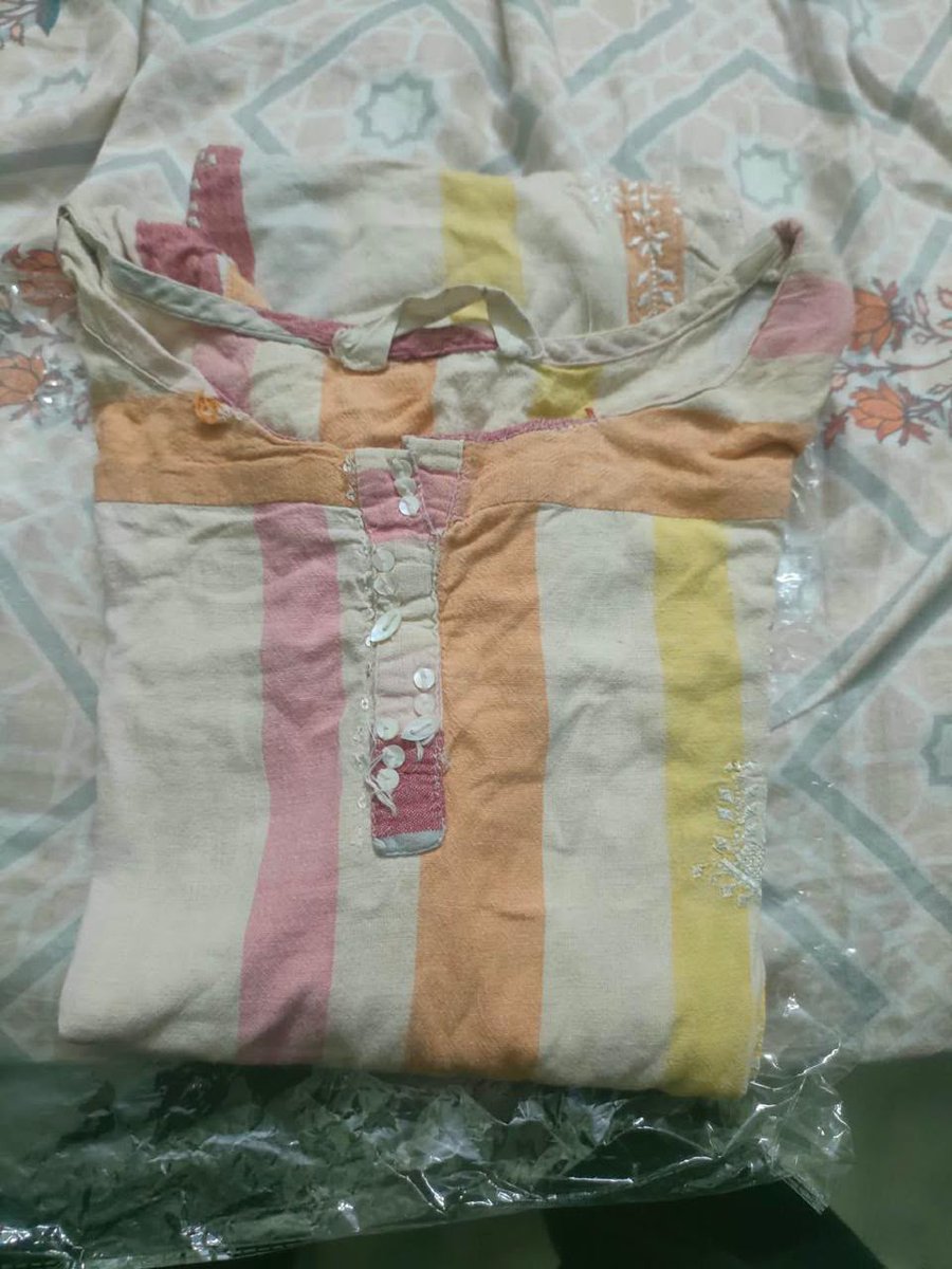 ViditJha28's tweet photo. Received this used unrelated product with no tags.
Been using Myntra for so many years never had this experience in the past. @MyntraSupport https://t.co/7r7ApSf0Yx