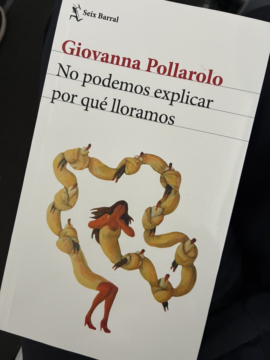 twitroncagliolo's tweet photo. Pollarolo pone el matrimonio tradicional bajo un microscopio. Y encuentra en cada detalle el retrato social de una mujer. En cada bolsa de la compra, una esclavitud. En cada electrodoméstico, una derrota. https://t.co/ApMESjF7W4